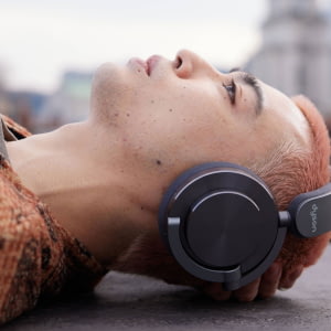 66a76dae927799.33043226-571-headphones-remastered-carousel-4-v2.jpg
