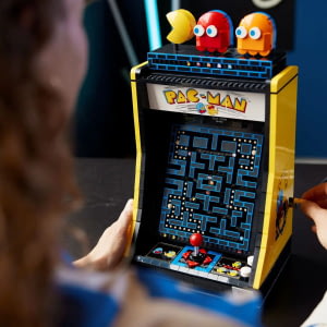 646ba202540c63.00309088-lego-pacman-009-2.jpg