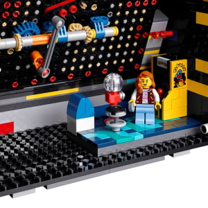 646ba20323cc57.93625744-lego-pacman-005-6.jpg
