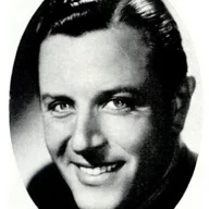 Warren Hull