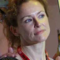 Leslie Hope