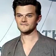 Robert Aramayo