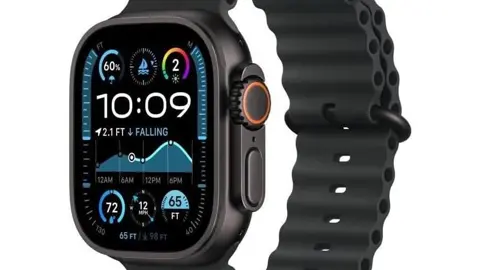 Apple Watch Ultra 2 (49 mm GPS + Cellular)  Boîtier en Titane Noir et Bracelet Océan Noir