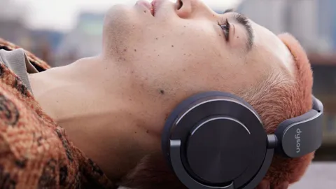 66a76dae927799.33043226-571-headphones-remastered-carousel-4-v2.jpg