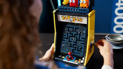646ba202540c63.00309088-lego-pacman-009-2.jpg