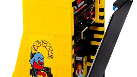 646ba202e7e666.45825071-lego-pacman-004-7.jpg