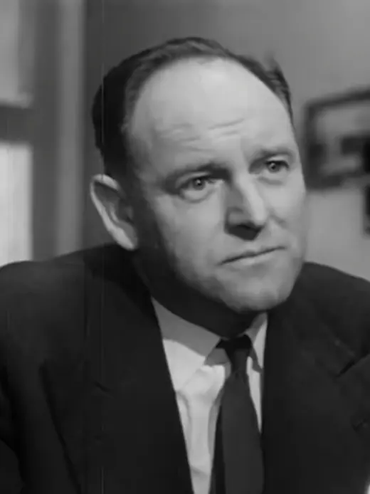 Bernard Lee