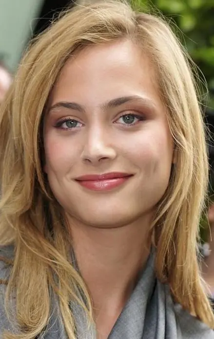 Nora Arnezeder