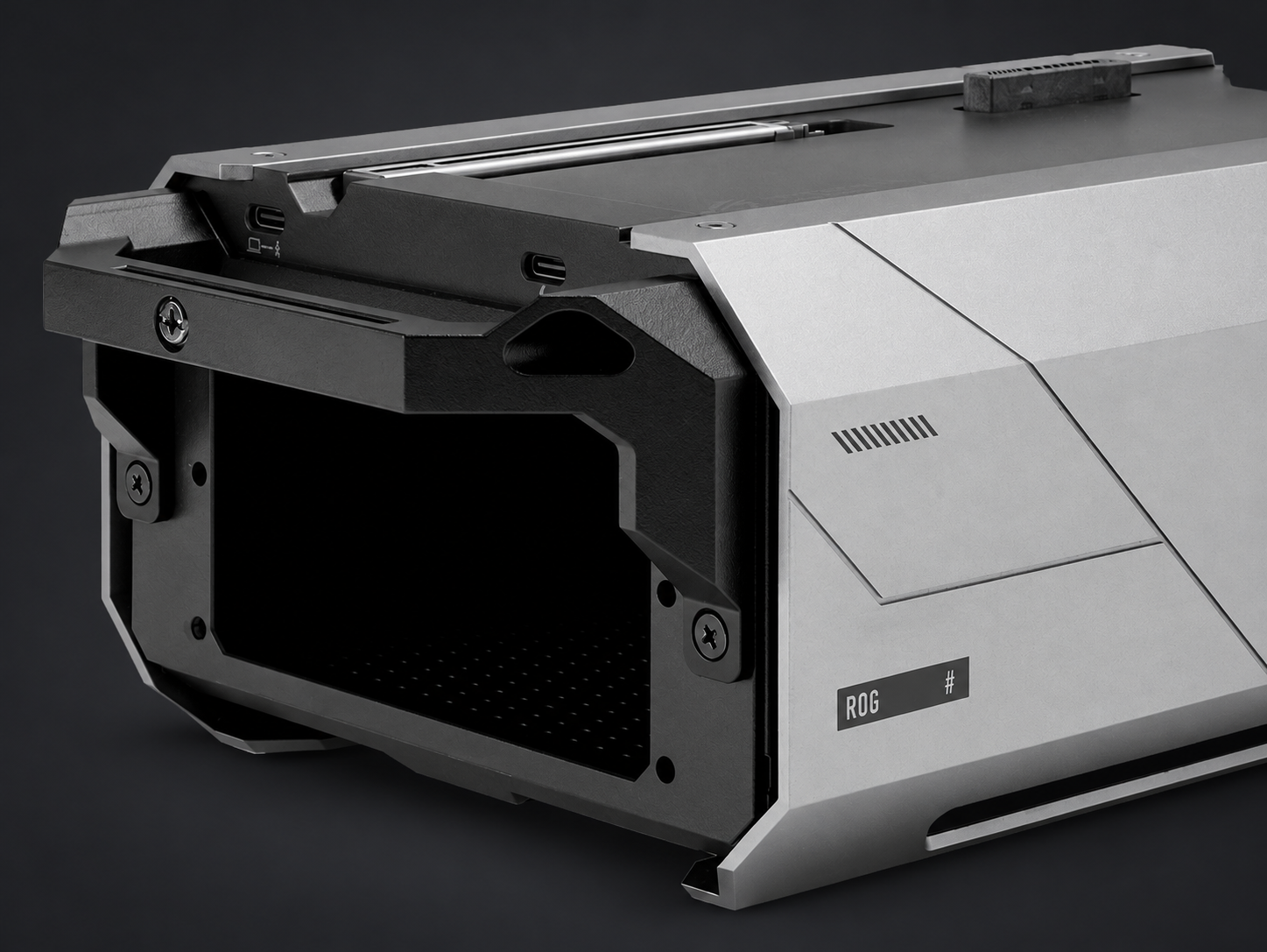 Gros plan des ports Thunderbolt du ROG XG Station 3, sur fond anthracite.